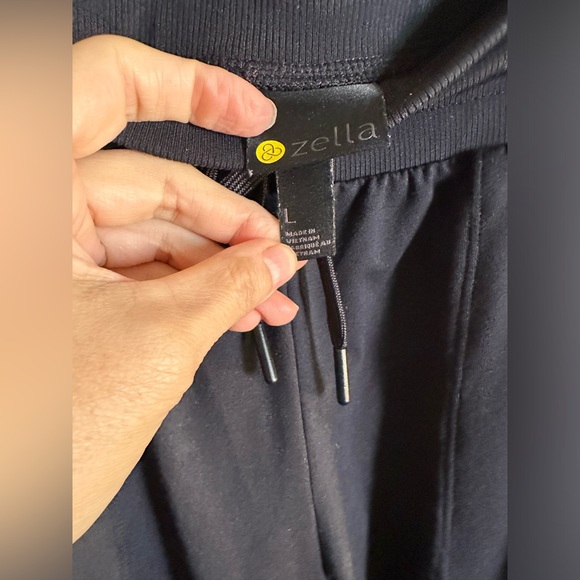 New with out tags Zella joggers black size large - Picture 4 of 5